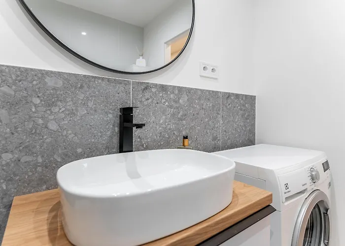 Daire Your Jantarova